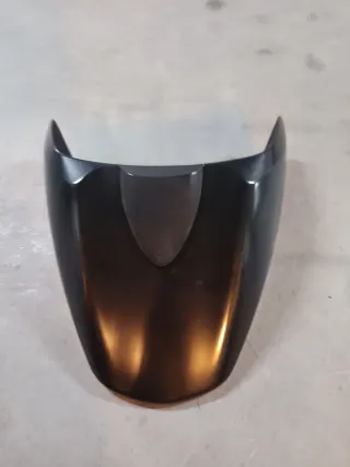 Tapa colín Ducati Monster 696 Negra