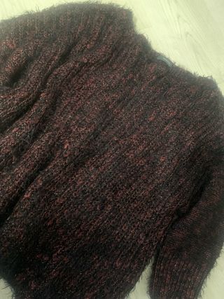 Jersey de punto  granate, muy agradable. Talla M/L