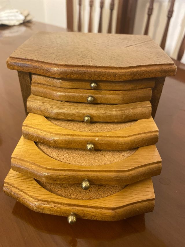 Posavasos de corcho y madera