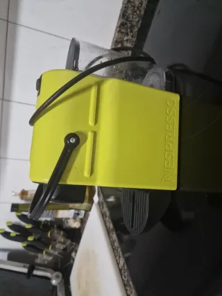 Cafetera Nespresso Krups Amarilla