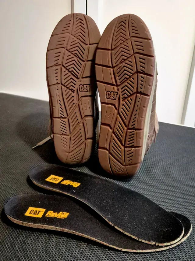 CAT Footwear Botines planos Apa Cush Mid P725849