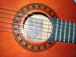 Guitarra Clásica Roja