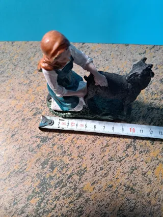 Figura Belén: Mujer  ordeñando  cabra