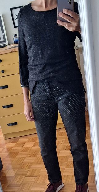 Pantalón vaquero gris con pedrería