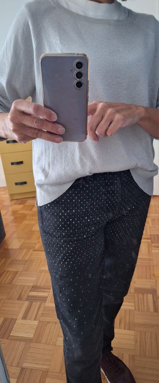Pantalón vaquero gris con pedrería