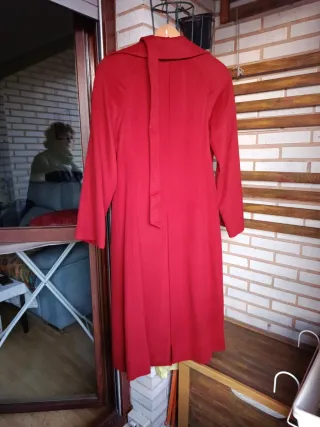 Abrigo rojo mujer