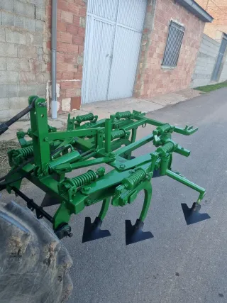 Cultivador Hidráulico con Muelles