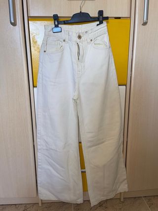 Pantalones blancos anchos
