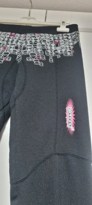Malla Térmica  Mujer Billabong Negra y Rosa.