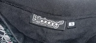 Malla Térmica  Mujer Billabong Negra y Rosa.