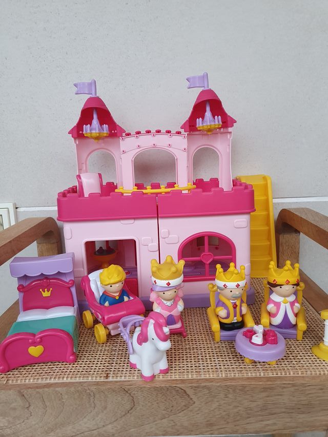 Castillo de muñecas rosa con melodía