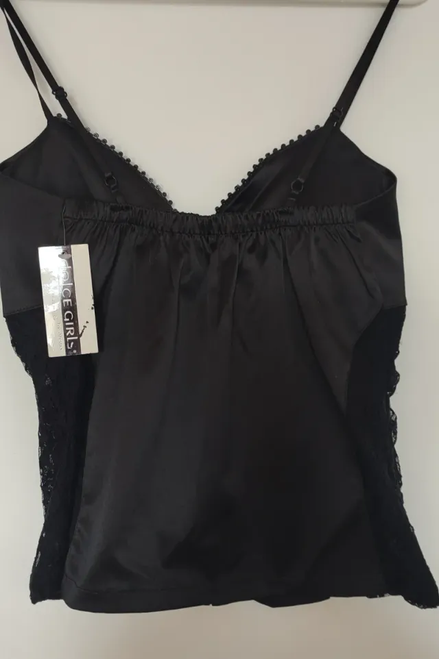 Corpiño negro con cremallera y pedrería