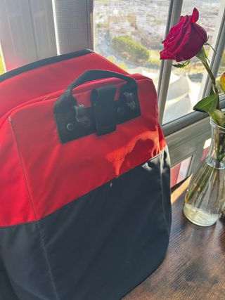 Maletines bicicleta rojos y azulados.