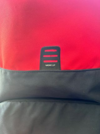 Maletines bicicleta rojos y azulados.