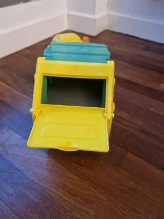 Camión de basura amarillo y verde 30 cm