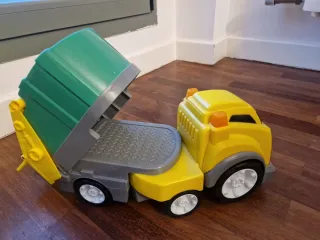 Camión de basura amarillo y verde 30 cm