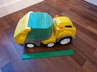 Camión de basura amarillo y verde 30 cm