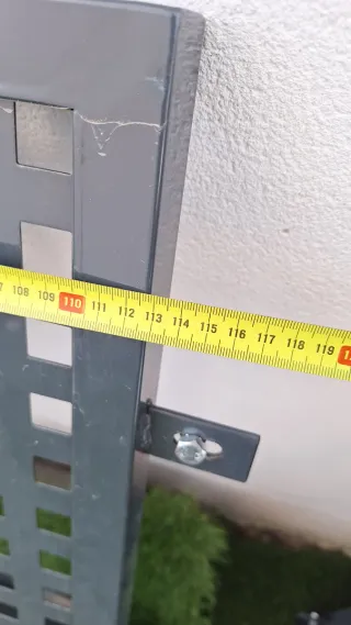 Valla metálica perforada