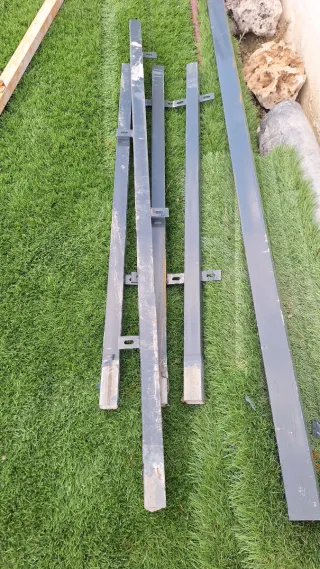 Valla metálica perforada