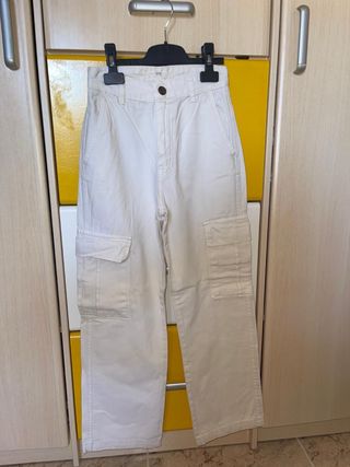 Pantalones cargo beige
