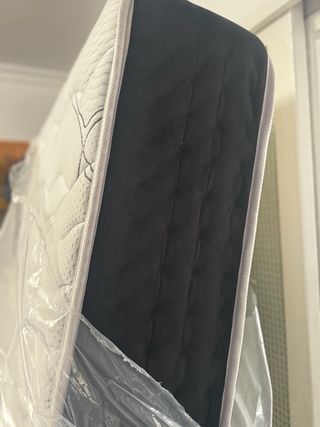 Cama y somier de tela y madera