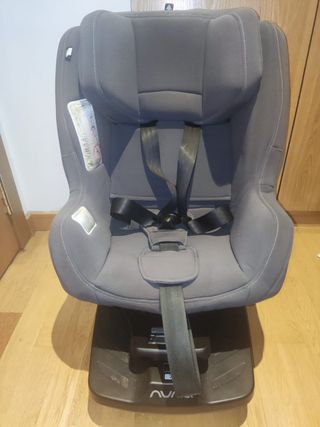 Silla de coche Nuna Rebl giratoria