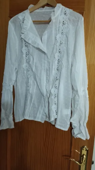 Camisa blanca con encaje