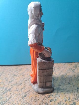 Figura Belén Mujer con Cesta Frutas