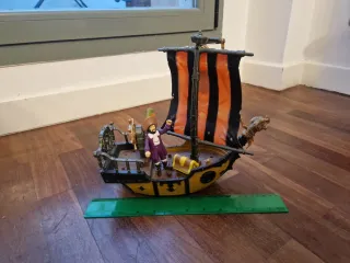 Barco Pirata con Pirata y Cofre