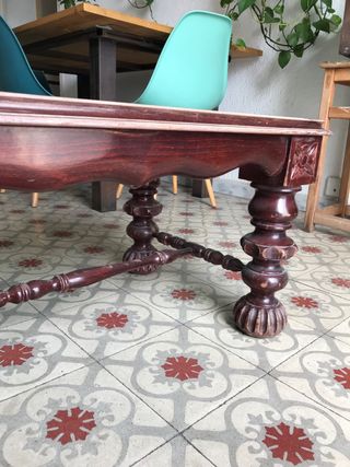 Antigua mesa de madera maciza vintage