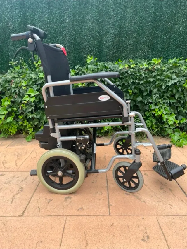 Silla de ruedas con motor.