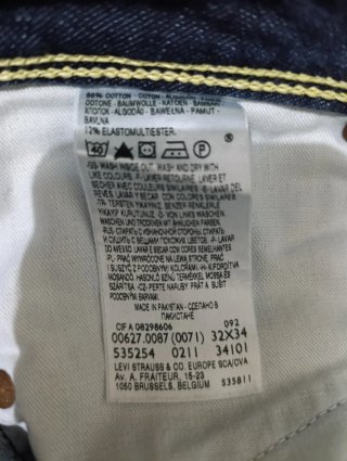 Pantalón vaquero Levi's azul. Talla 32x34