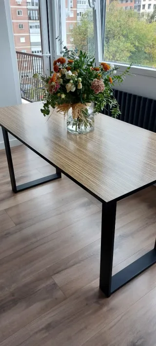 Mesa comedor madera y metal
