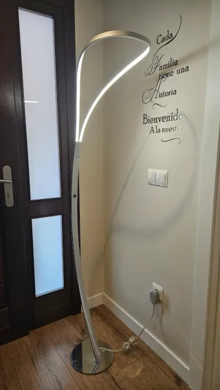 Lámpara Pie LED 18W Regulable