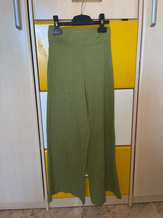 Pantalones verdes de canalé