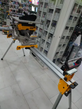 Ingletadora DeWalt D27112-QS con caballete