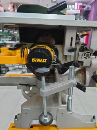 Ingletadora DeWalt D27112-QS con caballete