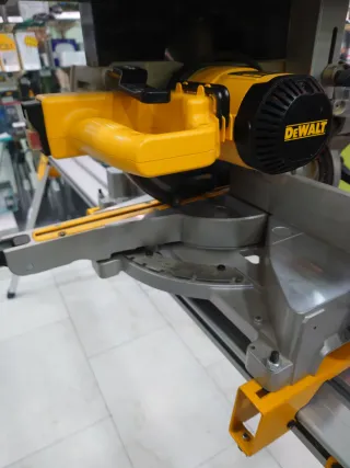 Ingletadora DeWalt D27112-QS con caballete