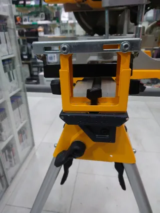 Ingletadora DeWalt D27112-QS con caballete