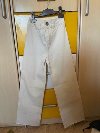 Pantalones beige anchos