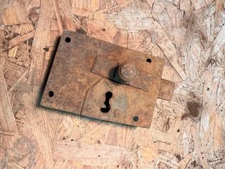 VENDO Serratura antica in ferro...