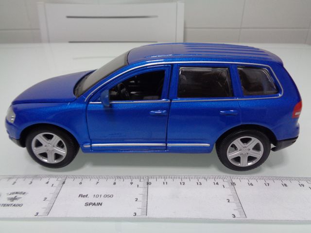 Volkswagen Touareg 1/24 Azul