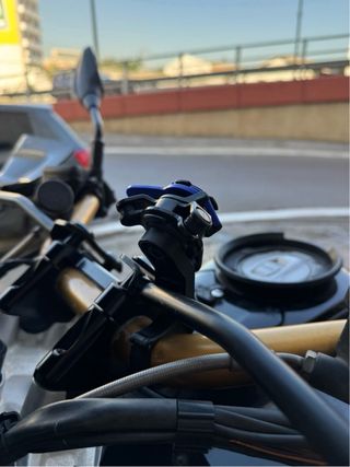 Soporte Quad Lock para móvil y moto