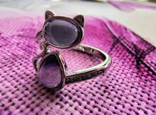 Anillo gato ajustable morado y plateado
