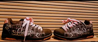 Zapatillas mujer cuadros rosa y marrón