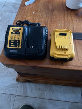 Cargador y Batería DeWalt DCB115
