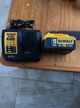 Cargador y Batería DeWalt DCB115