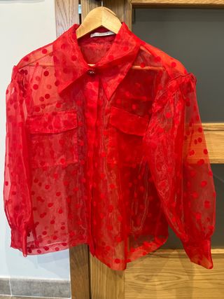 Camisa Uterqüe organza lunares roja T.M