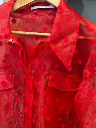 Camisa Uterqüe organza lunares roja T.M
