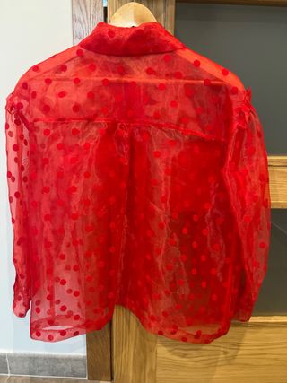Camisa Uterqüe organza lunares roja T.M